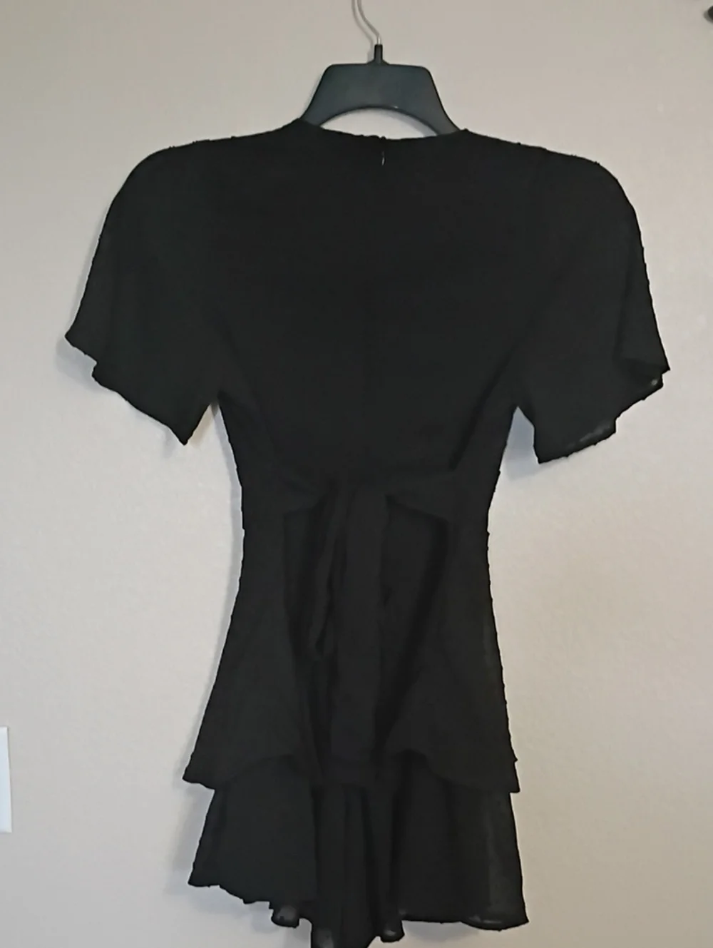 Amisu V-neck black smock dress with ruffled tiers - Picture 4 of 4